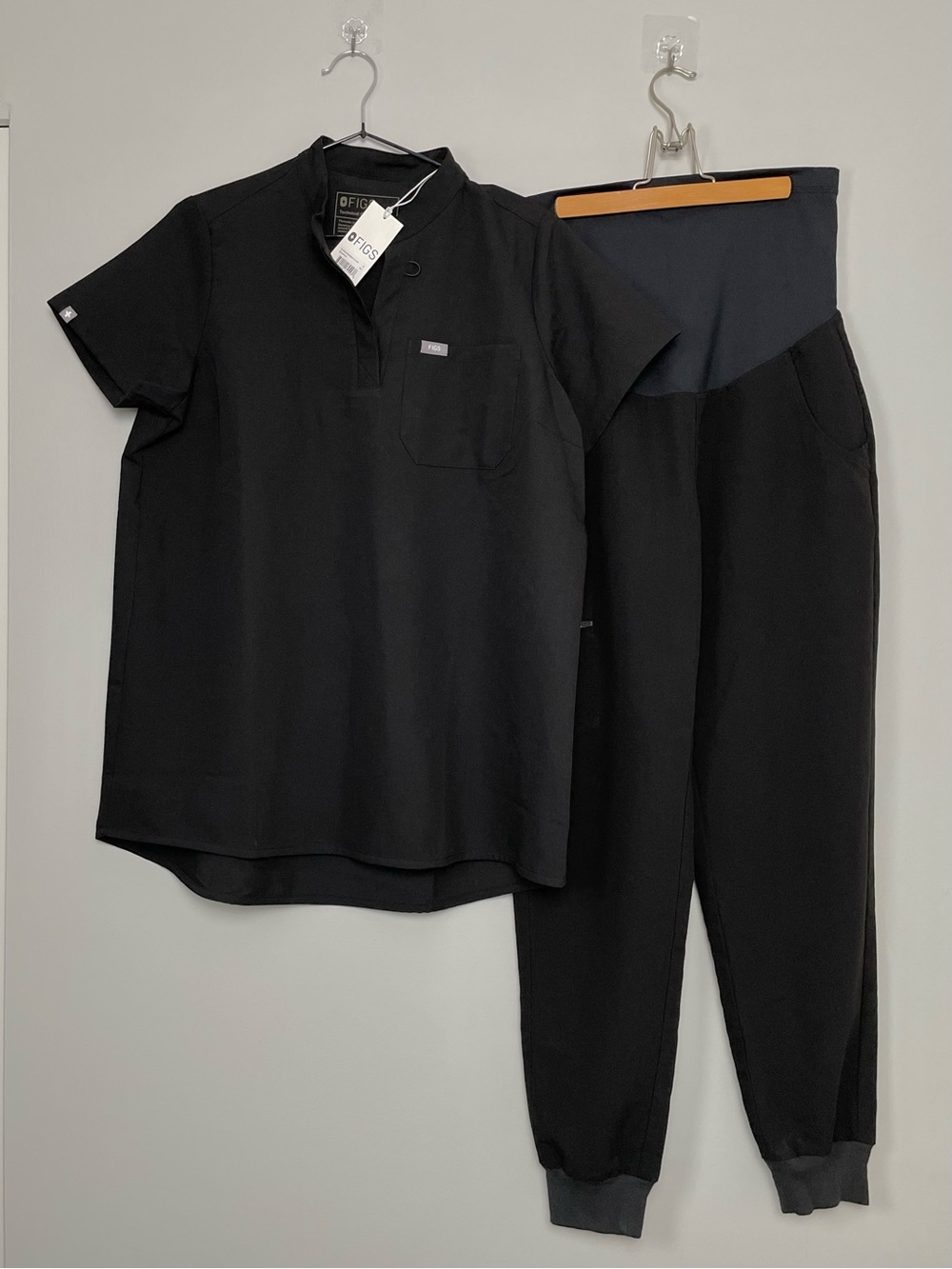 FIGS Maternity Scrub Set - Montex Top (NWT) & Jogger Pants Black -Small